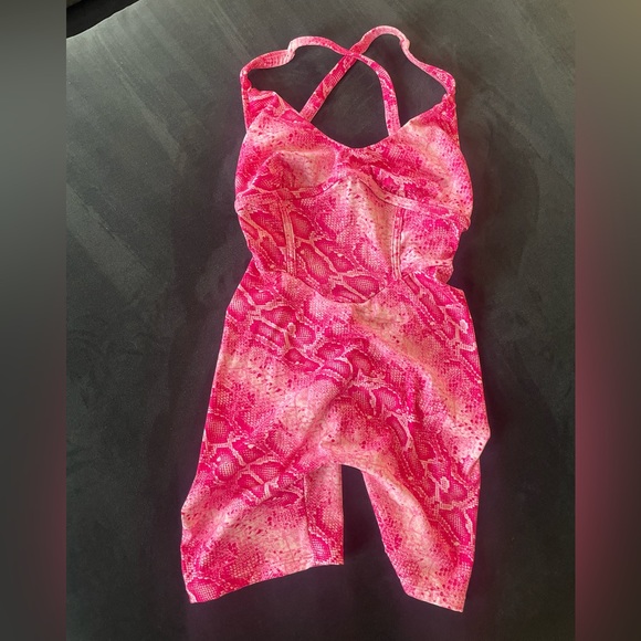 🩷 LiCi Fit - LOVE BITE SCRUNCH BIKER
JUMPSUIT - Small *SOLD OUT!!! 😍 - Picture 2 of 8